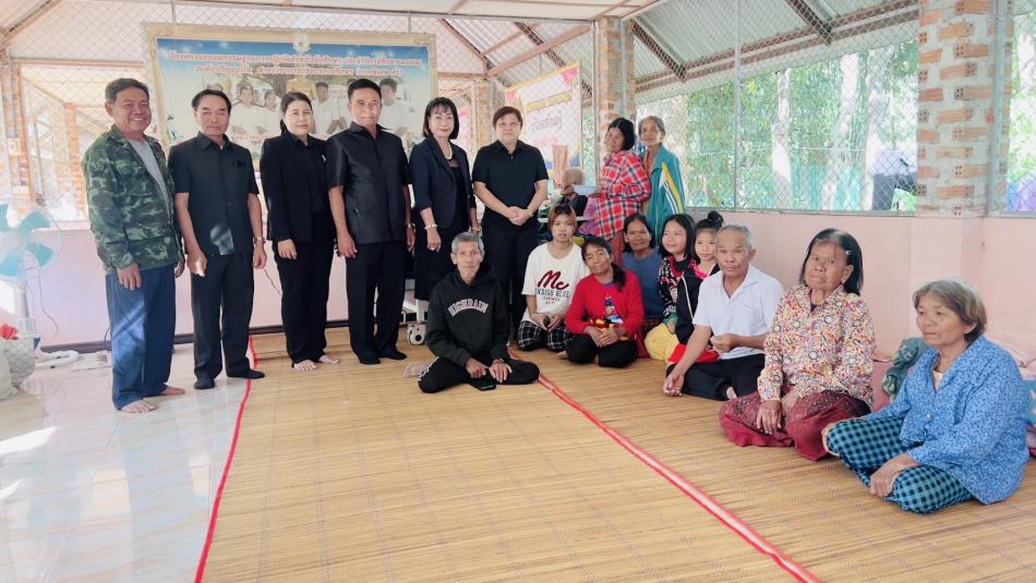 มอบสิ่งของอุปโภคบริโภคให้กับผู้อพยพจากสถานการณ์ชายแดนไทย-กัมพูชา