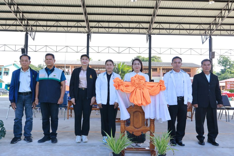 พิธีเปิดการแข่งขันกีฬาสีภายใน "คานหักเกมส์" ณ สนามกีฬาโรงเรียนบ้านคานหักโนนใหญ่ (ศิริเกตุประชาวิทย์)