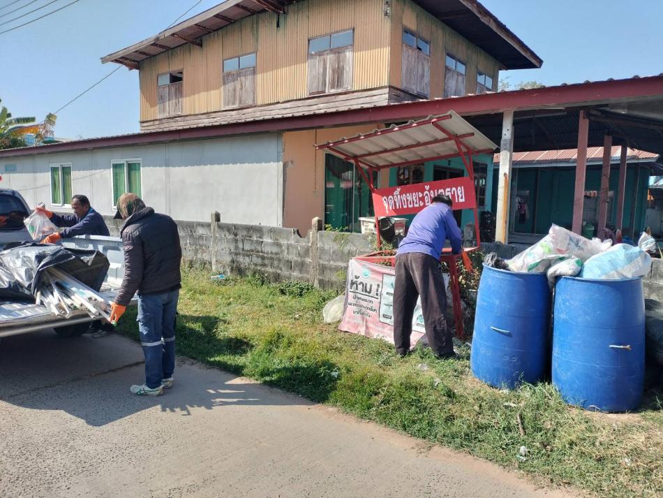 ดำเนินการจัดเก็บขยะอันตรายในชุมชน ในพื้นที่ตำบลสีแก้ว