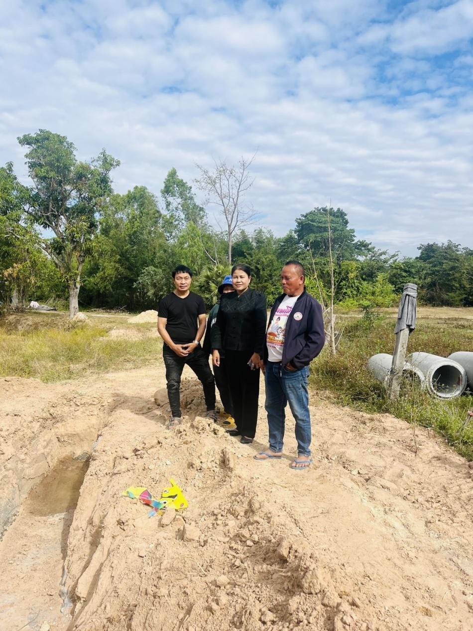  ลงพื้นที่ติดตามงานก่อสร้างถนน คสล. บ้านเหล่าขาม หมู่ที่ 7 และ ลงพื้นที่ร่วมกับ ผอ.กองช่าง สำรวจถนนชำรุดที่บ้านดงยาง หมู่ที่ 2 